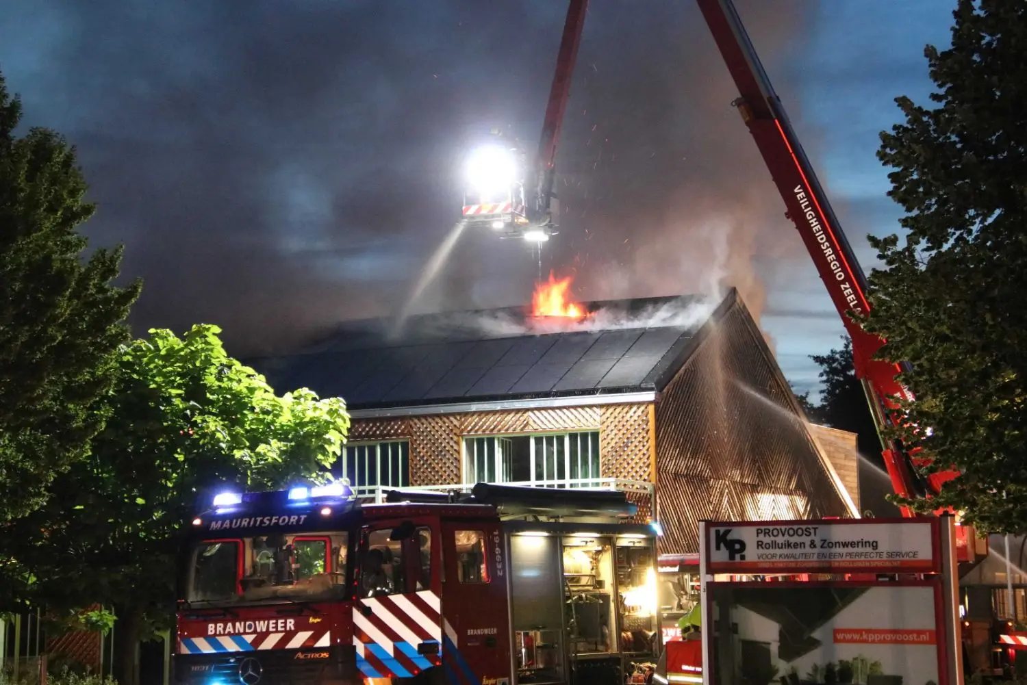 PV system hinders the fire brigade, with fire spread between fire compartments