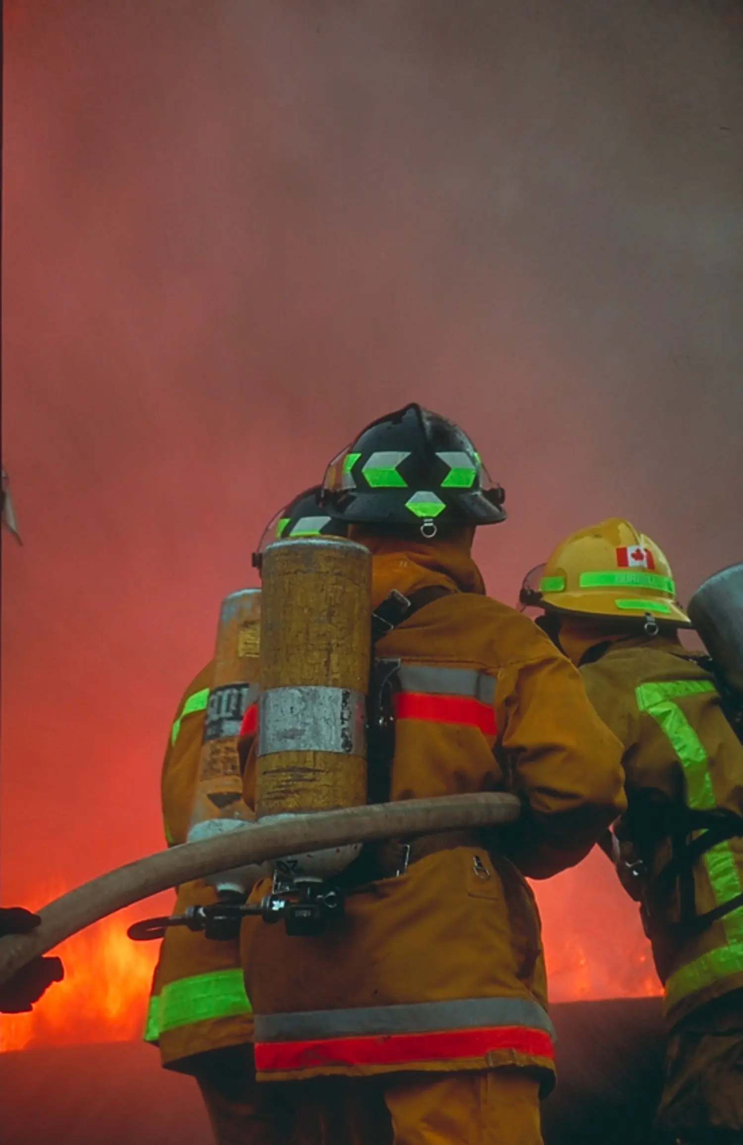 Si ha habido daños a la propiedad, informar de lo sucedido a las autoridades competentes. Al ingresar al área afectada, tener cuidado pues la integridad de los edificios y/o estructuras pueden estar afectados.